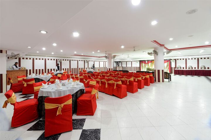 Ballroom/Hall 27 of 31