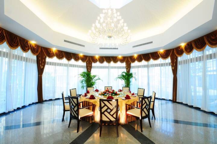Dining Photos