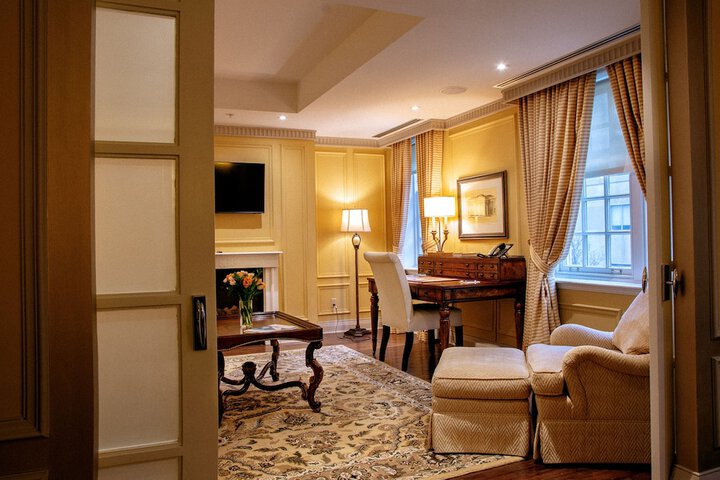 Room 4 of 61