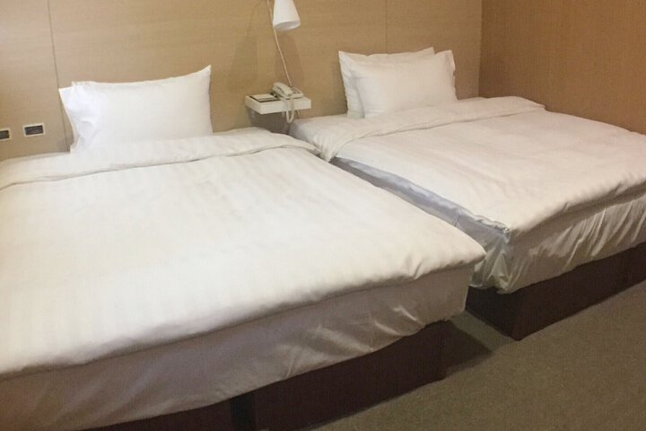 Room 8 of 34