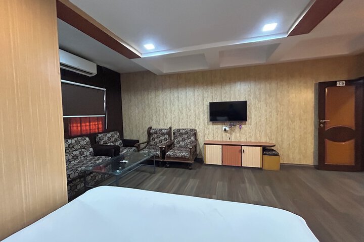 Room 14 of 16
