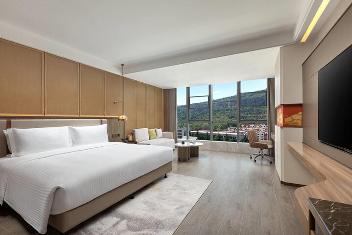 Room 9 of 18