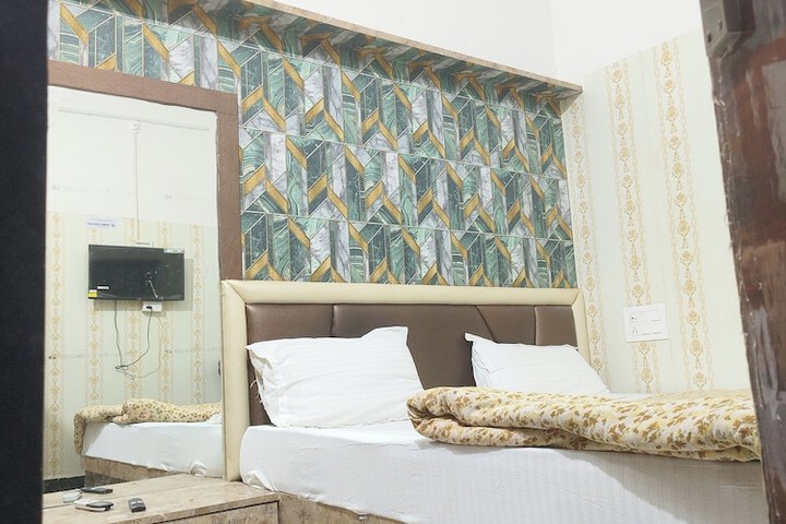 Room 6 of 11