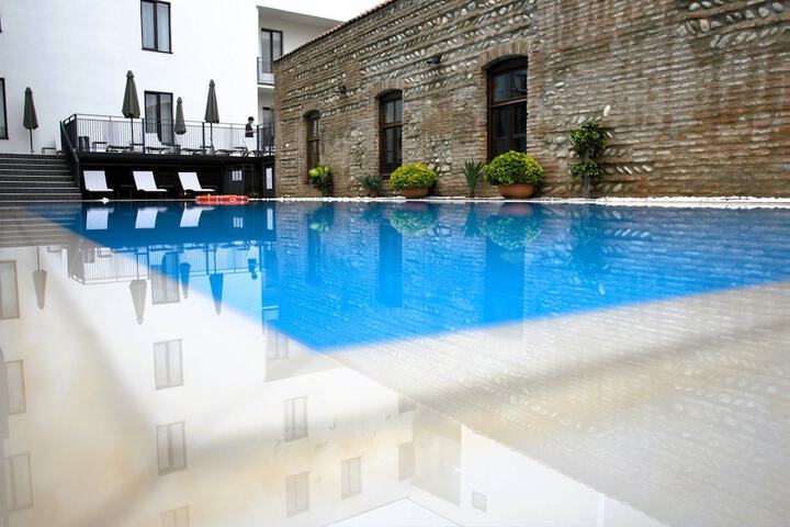Pool 40 of 112