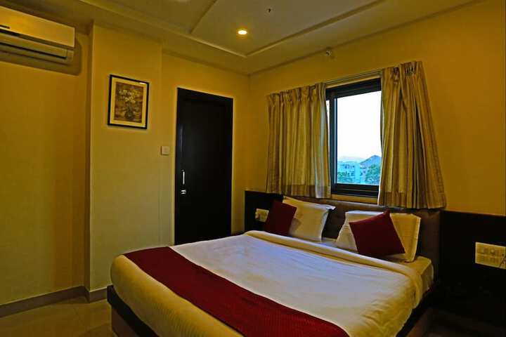 Room 11 of 37