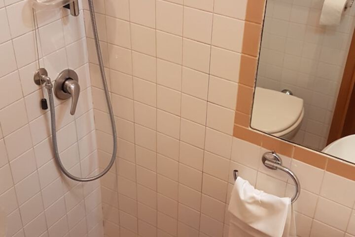 Room 19 of 28