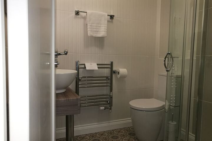 Room 30 of 103