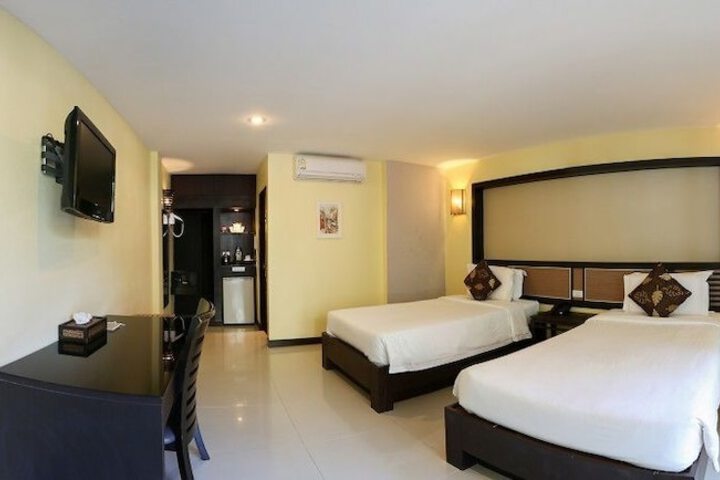 Room 5 of 106