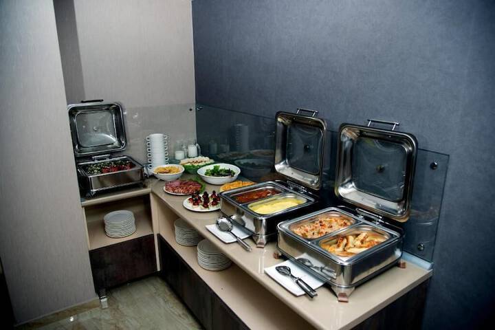 Dining 30 of 36