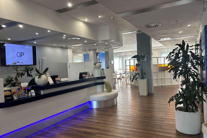 Entrance & Lobby