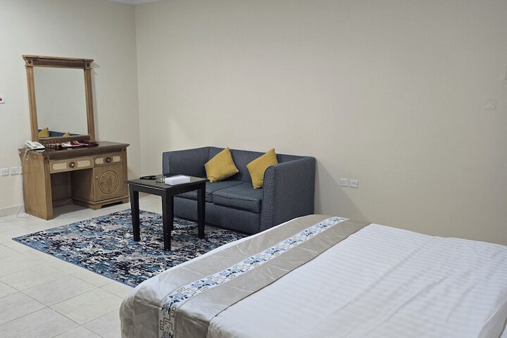 Room 4 of 33