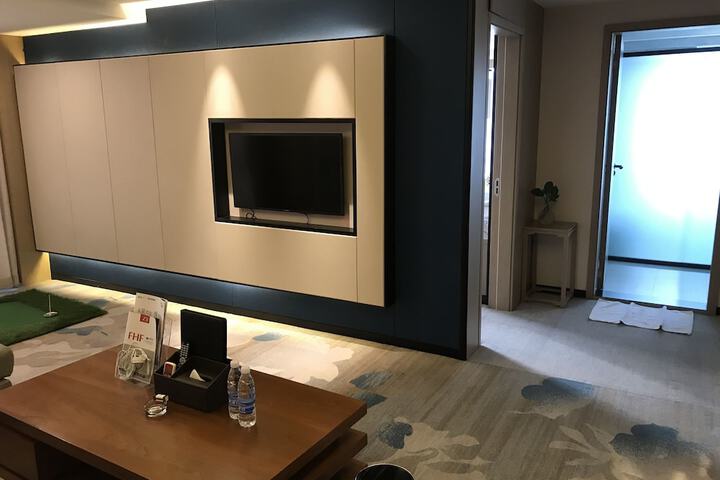 Room 3 of 10