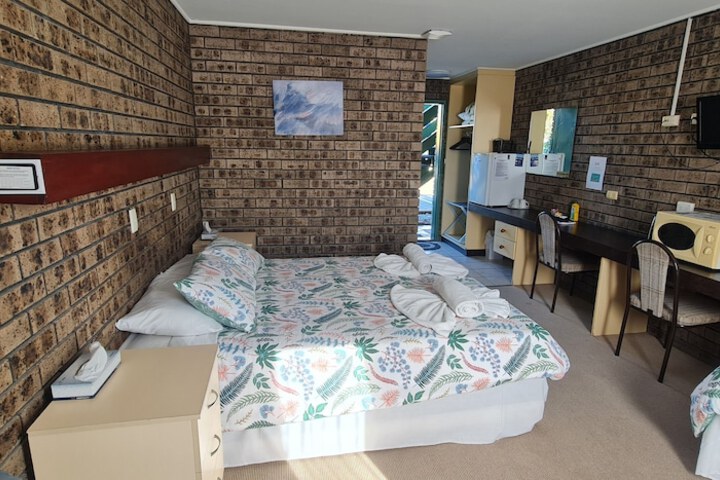 Room 6 of 52