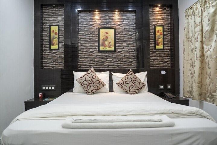 Room 9 of 11