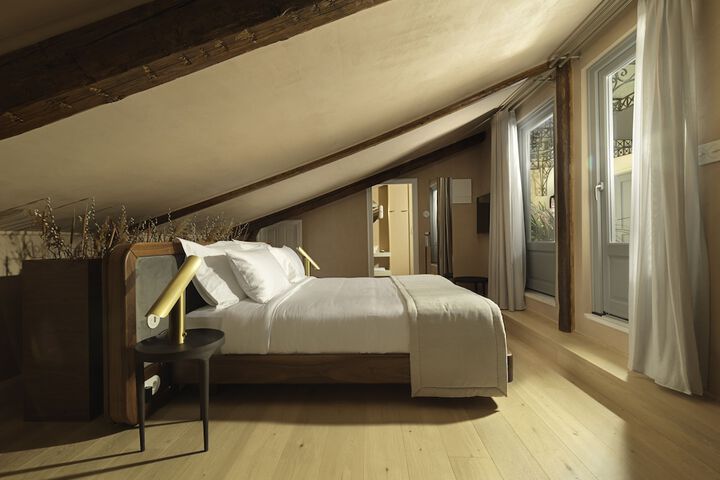 Room 10 of 67