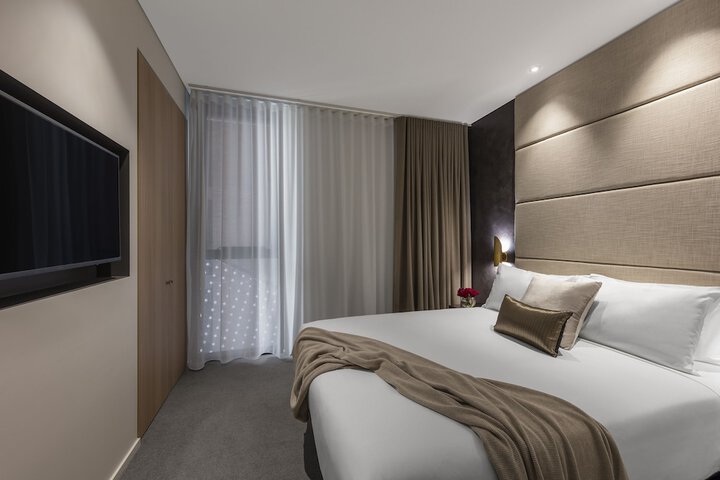 Room 9 of 32