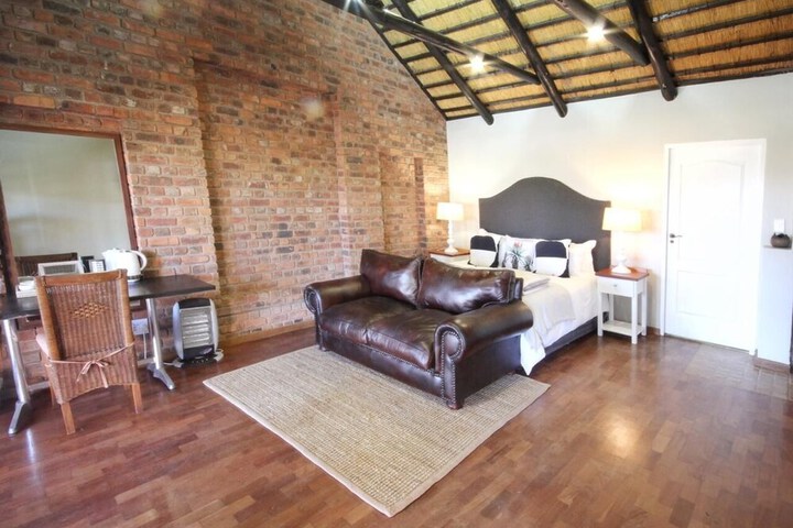Room 3 of 44