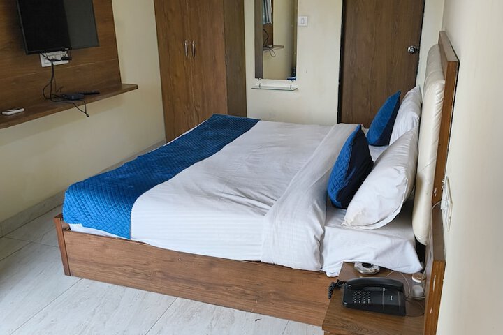 Room 8 of 15