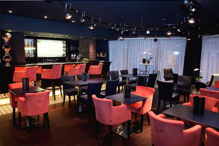 Lounge 77 of 87
