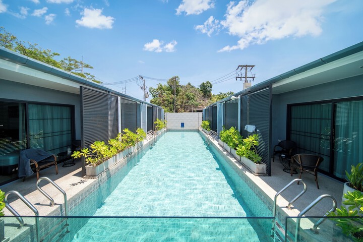Pool 40 of 75