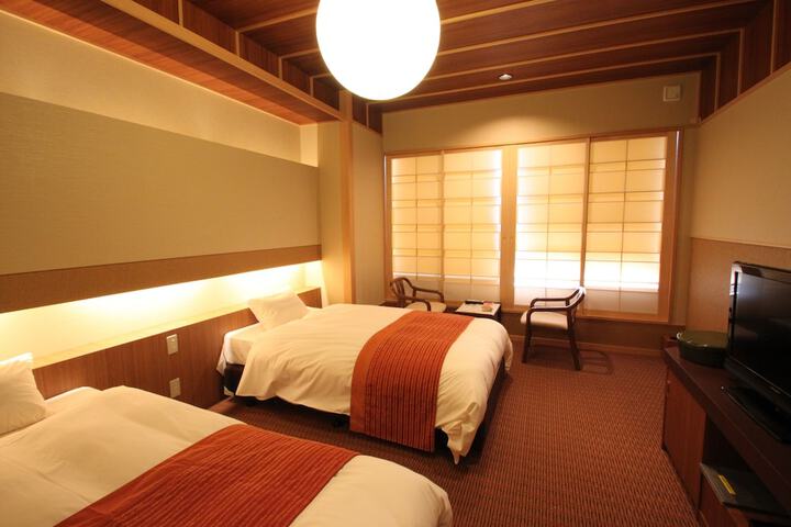 Room 11 of 40