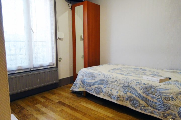 Room 12 of 34