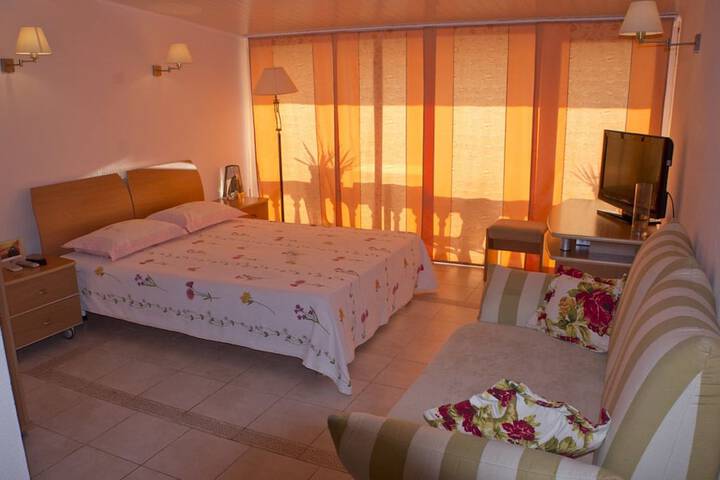 Room 2 of 43