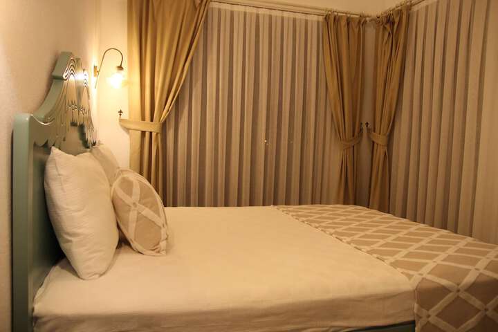 Room 10 of 141