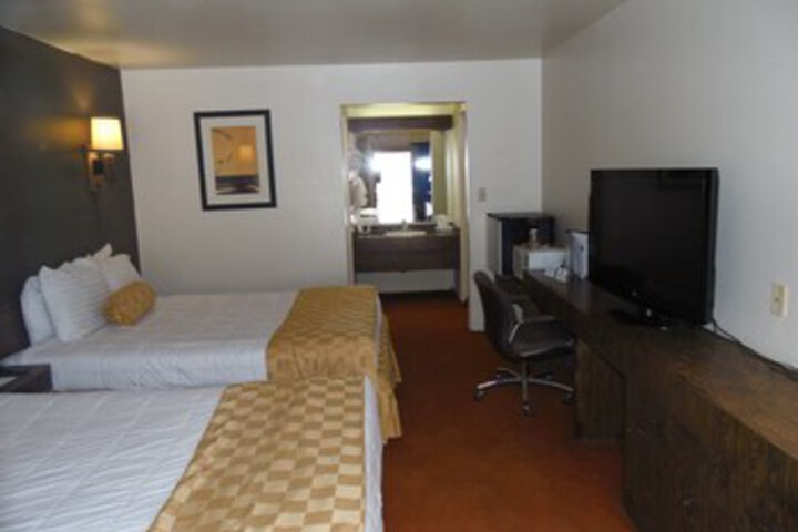 Room 17 of 28