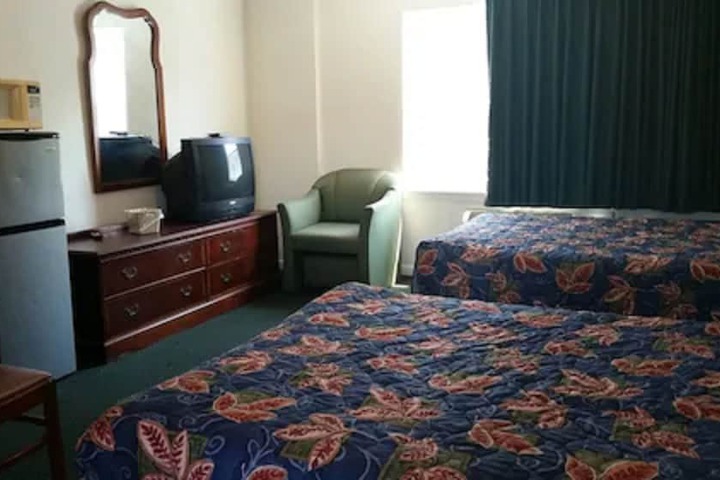 2 Double Beds (4 of 7)