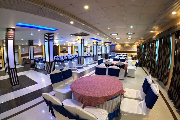 Ballroom/Hall 14 of 17