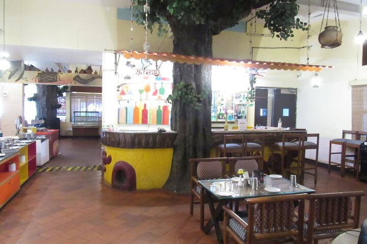 Dining 36 of 51