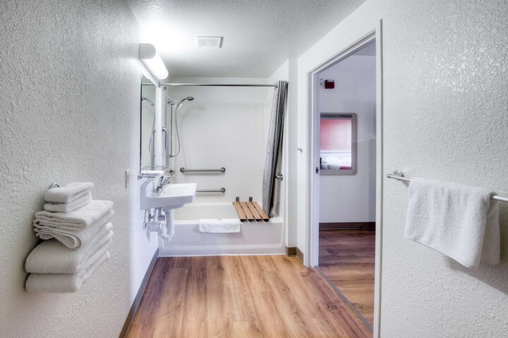 Standard Room, King or Two Doubles (4 of 4)