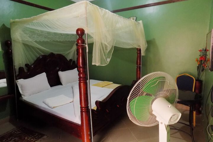 Room 9 of 46