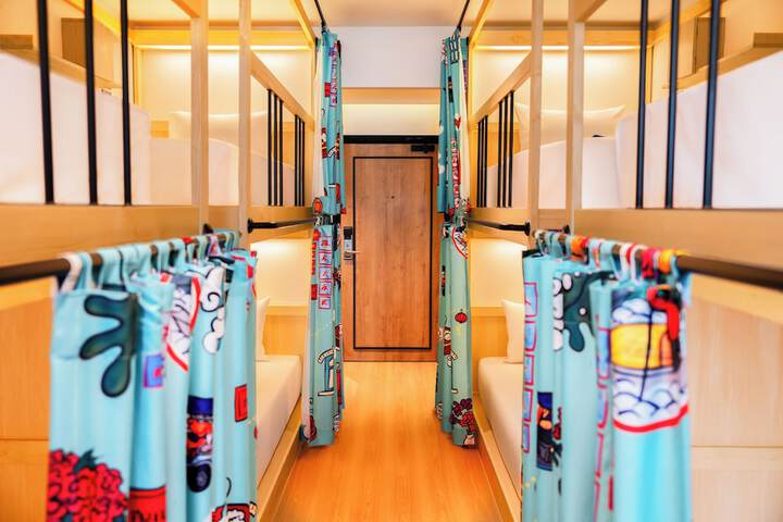 Room 40 of 180