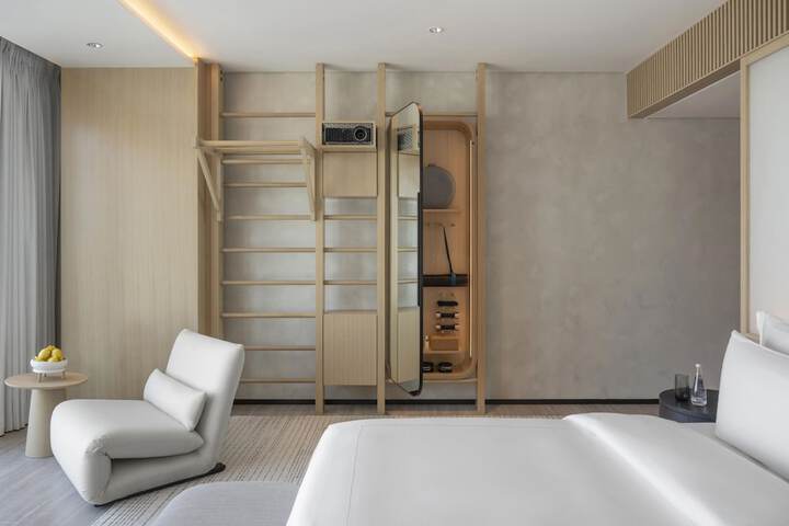 Room 4 of 81