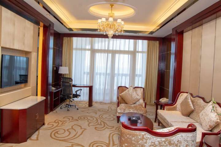 Room 33 of 46