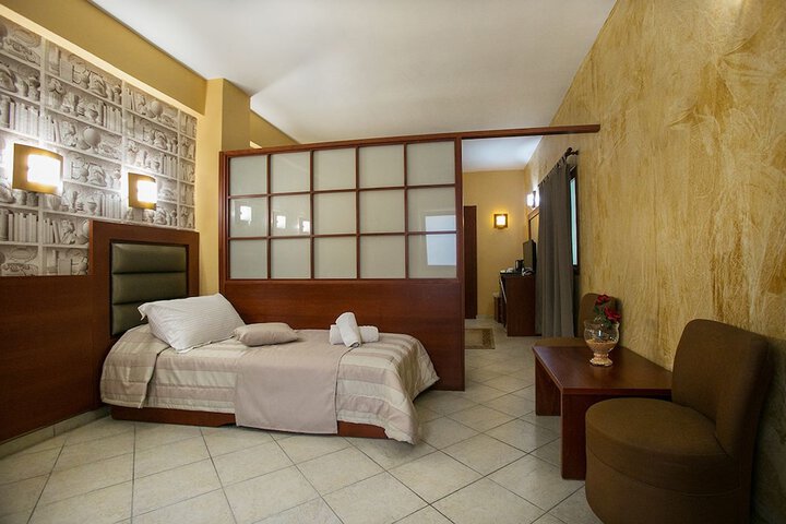 Room 7 of 50