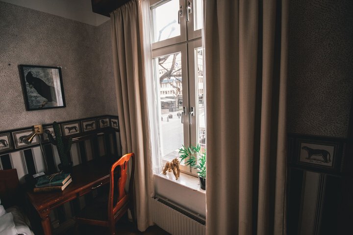 Room 3 of 86