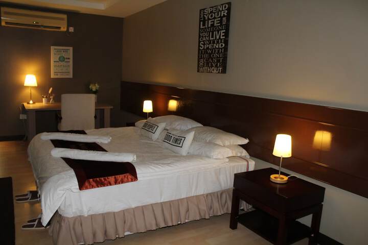 Room 2 of 32