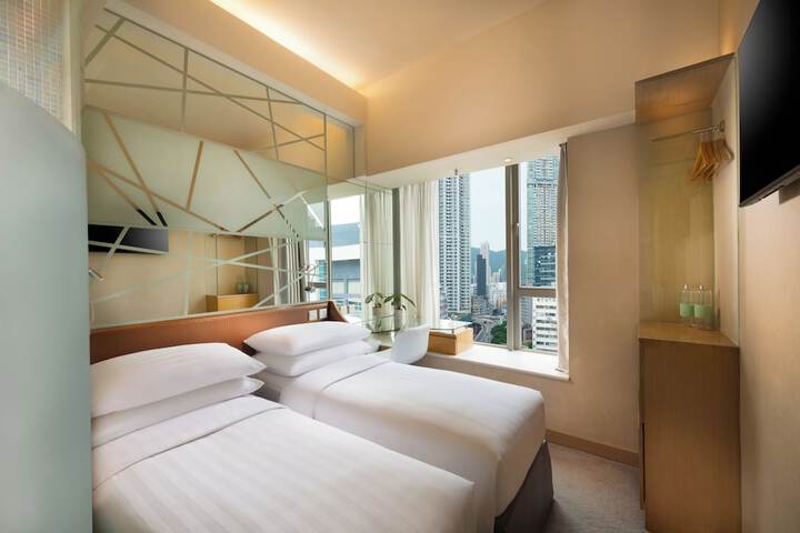 Room 12 of 28