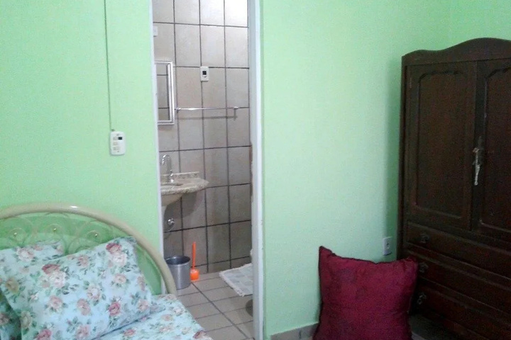 Room 6 of 12
