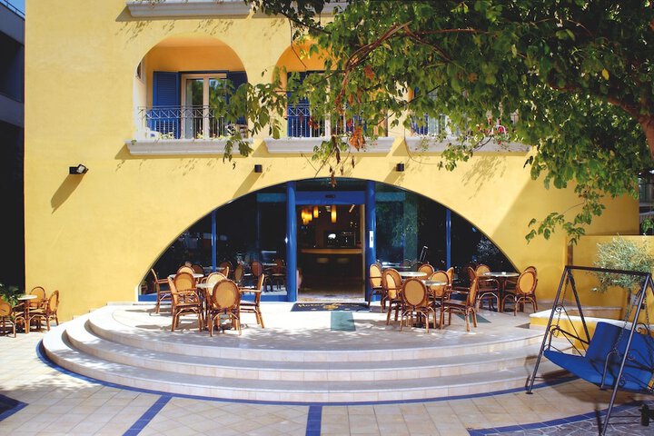 Hotel Exterior 34 of 39