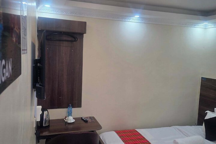 Room 4 of 49