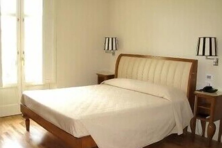 Room 9 of 46
