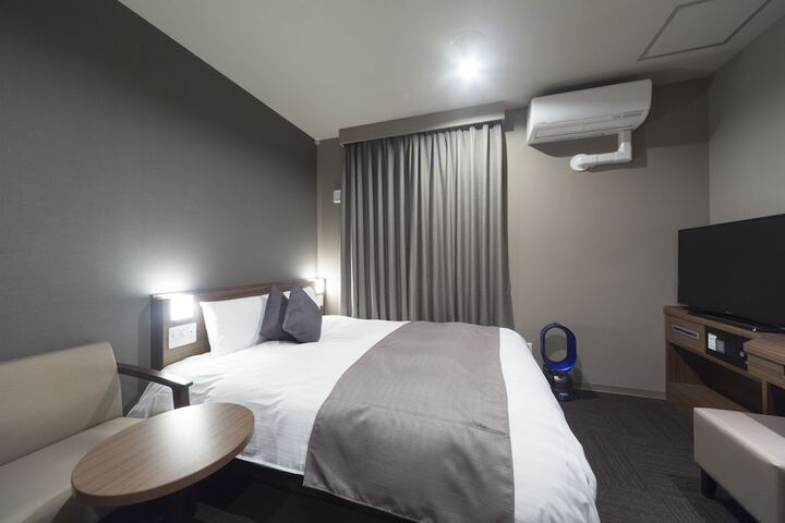 Room 9 of 104