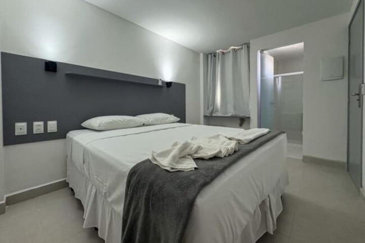 Room 4 of 9