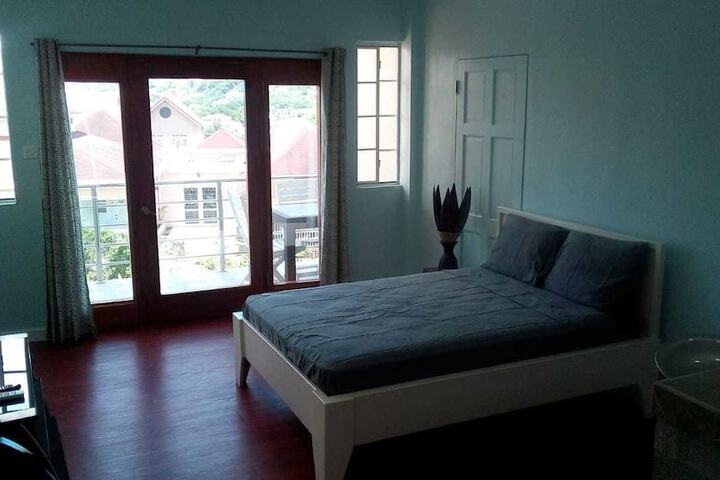 Room 2 of 7