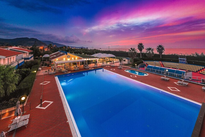 Hotel with Pool