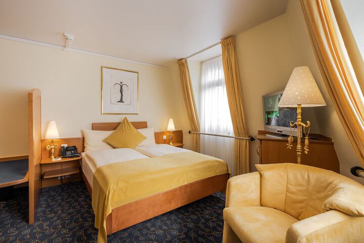 Room 40 of 132